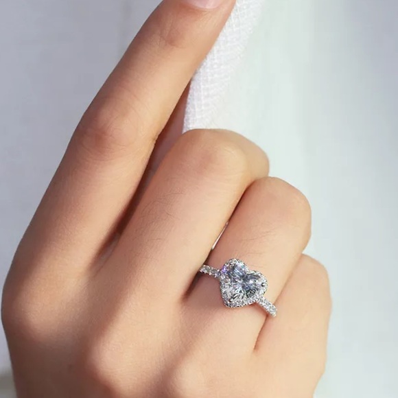 Heart ring diamond crystal rhinestone luxe shaped sparkly silver y2k luxury - Picture 5 of 7